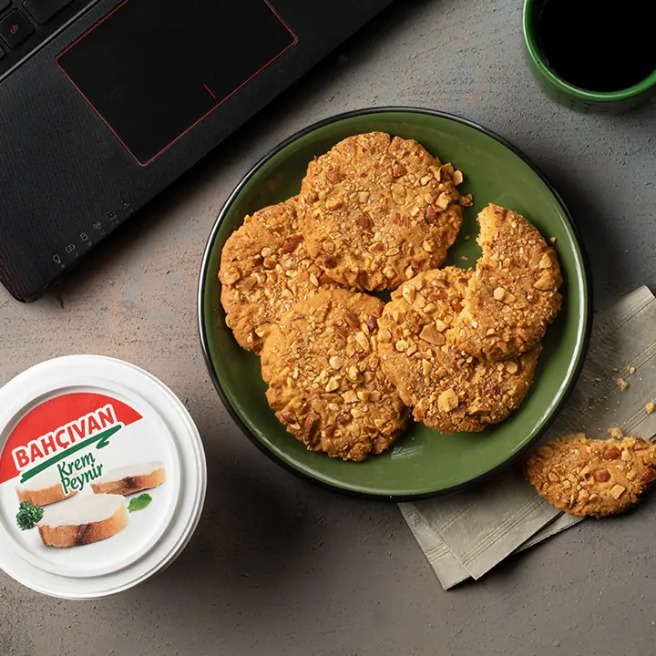 Bademli & Krem Peynirli Kurabiye Sürprizi