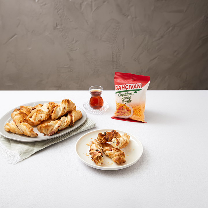 Cheddarlı Milföy Çubuk Tarifi